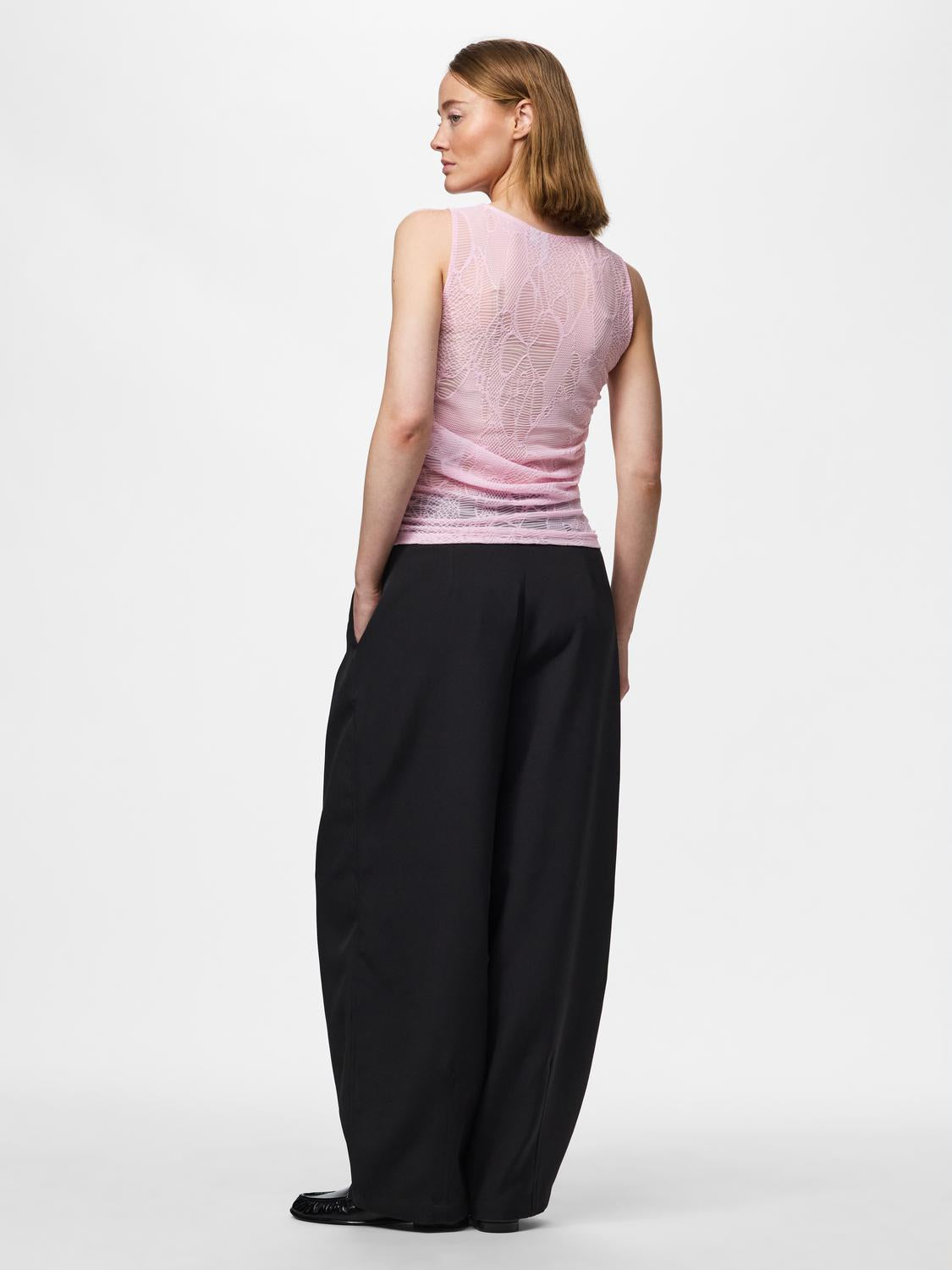 model_shot-back